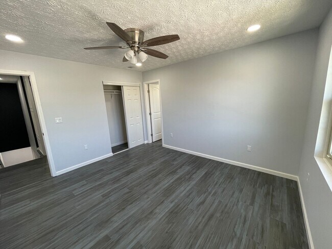 Building Photo - 112 Parker Village Cir