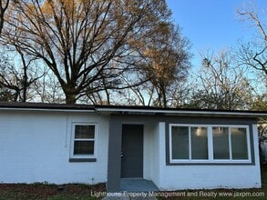 Building Photo - Beautiful 5 Bedroom Home With Modern Updates Throughout