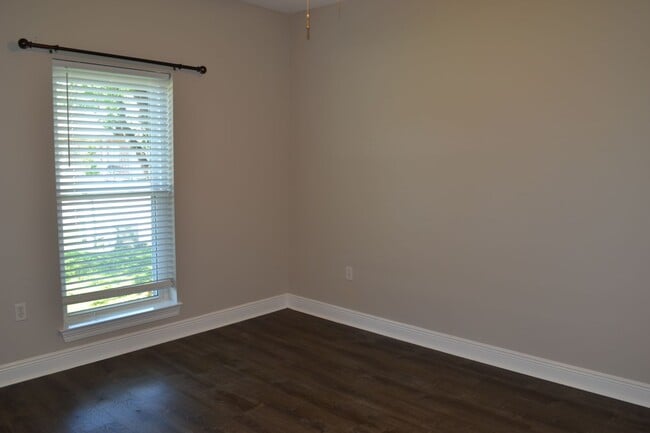 Building Photo - Don't wait This LSU Home will rent fast