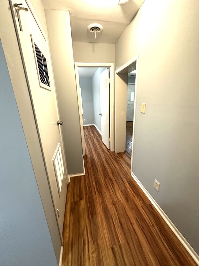 Building Photo - 8819 E Winner Rd