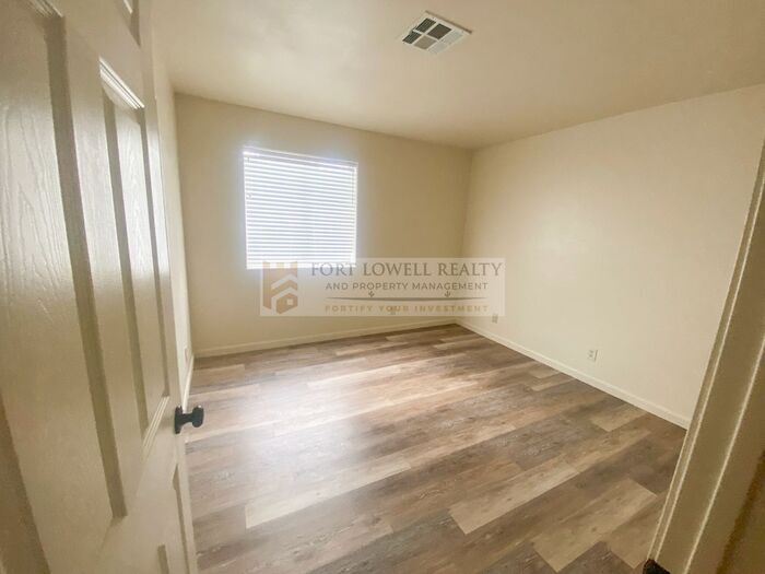 Building Photo - 18001 N 29th Dr