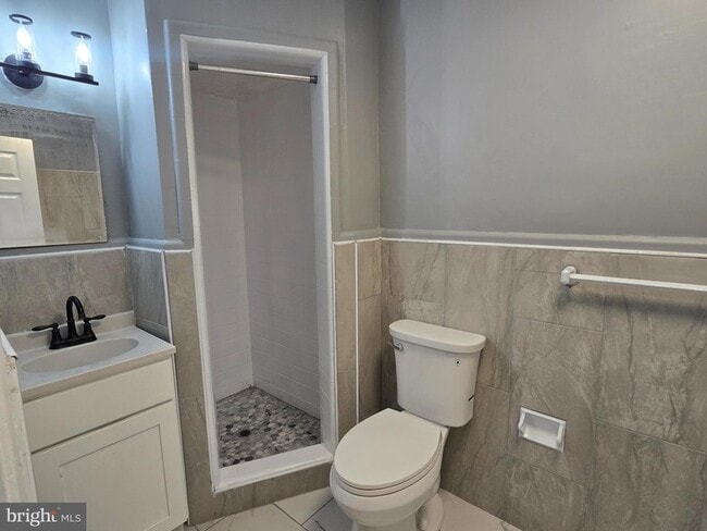 Building Photo - 934 Durard St