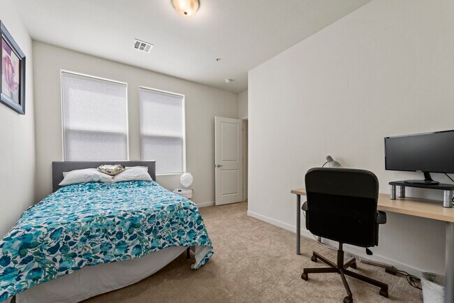 Building Photo - 4928 Black Falcon Way