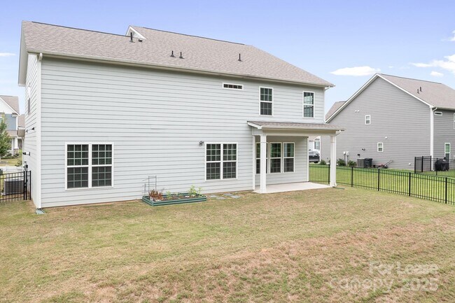 Building Photo - 1076 Thoroughbred Dr.