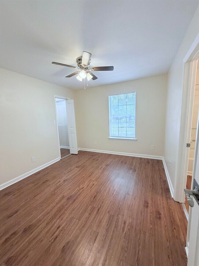 Building Photo - 1352 Ocala Rd