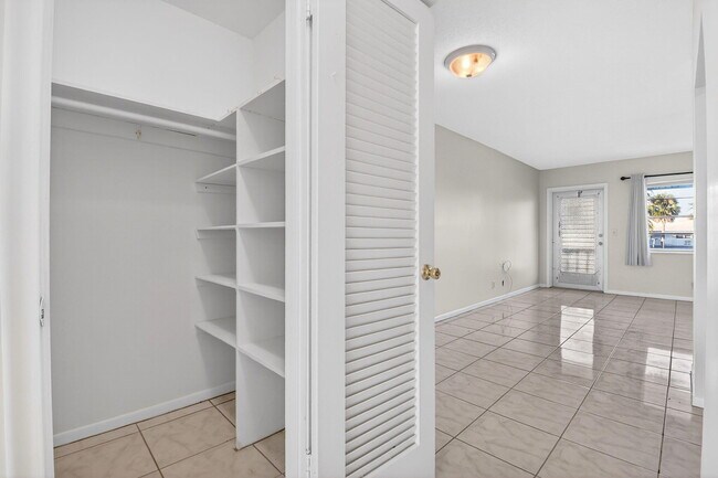 Building Photo - 46 Waltham B