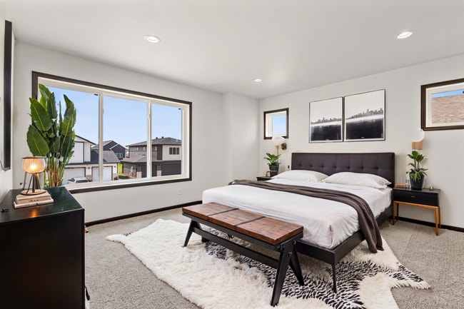 Building Photo - 4-bedroom, 3-bathroom Horace Single-Family Home w/ 3 Stall Garage