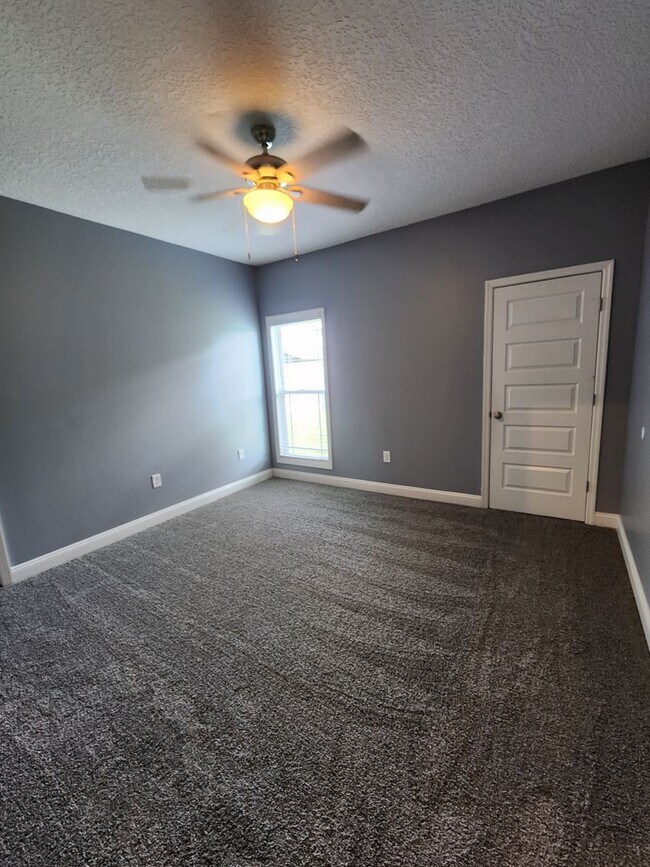 Building Photo - 3947 Crusader Ct