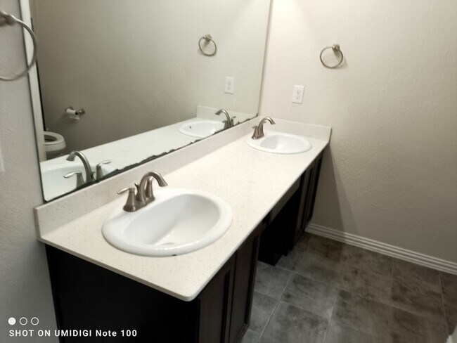 Building Photo - 21354 Somerset Shores Crossing