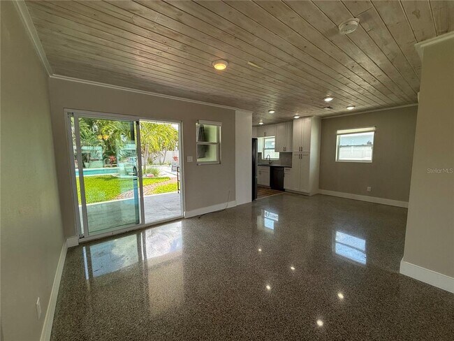 Building Photo - 3665 Belle Vista Dr E