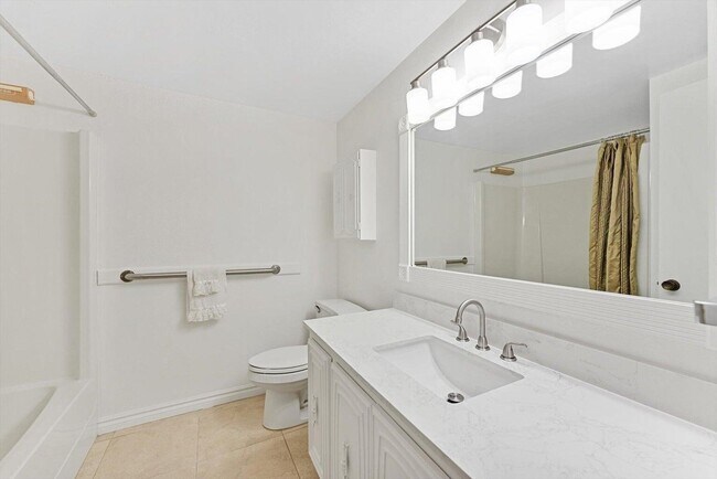Building Photo - 10821 N Military Trl