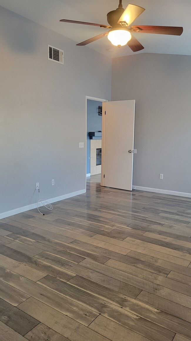 Building Photo - 32850 Sandalwood Ln