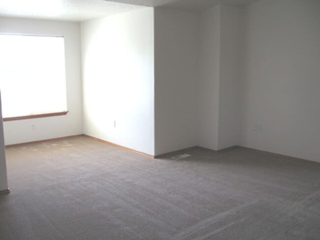 Building Photo - Coming Soon! 3 Bedroom - 2.5 Bath Home in Aloha!