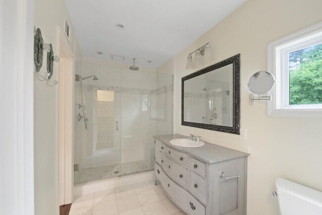 Building Photo - 3156 E Wood Valley Rd NW