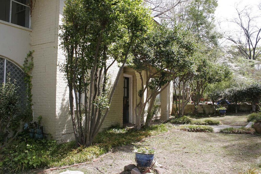 Building Photo - 2219 Terrace Way