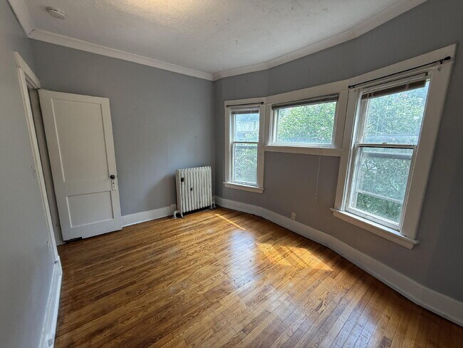 Building Photo - Heritage Hill 2BR Main Level Apartment