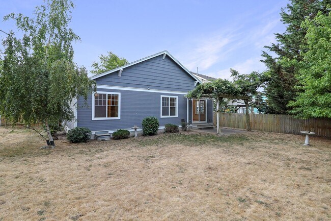 Building Photo - 2 Bed 1 Bath - Single Story - Pet Friendy - Large Backyard