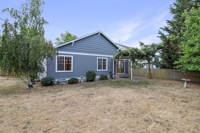 Building Photo - 2 Bed 1 Bath - Single Story - Pet Friendy ...