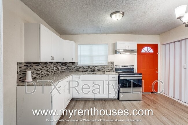 Building Photo - 5869 Bluffman Dr