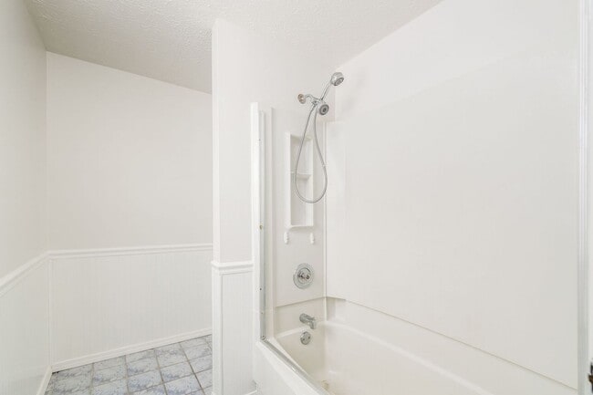 Building Photo - Beautifully Updated Reynoldsburg Home