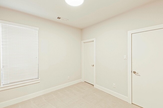 Building Photo - 1405 Bronson Ct