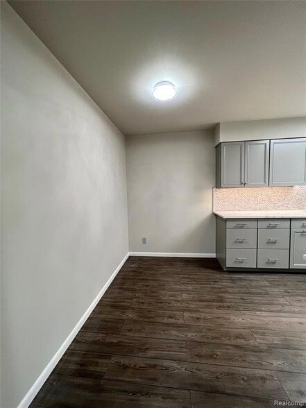 Building Photo - 521 E University Dr