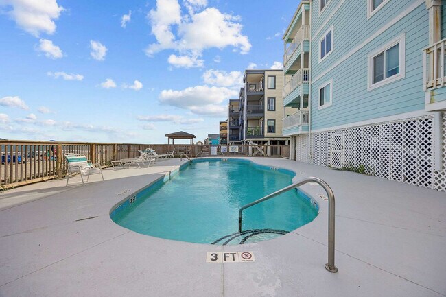 Building Photo - 824 N Waccamaw Dr