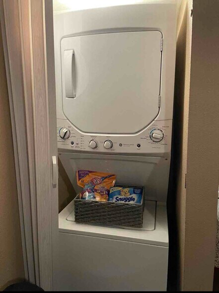 Building Photo - 13197 January Ct