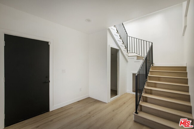 Building Photo - 2651 Vineyard Ave