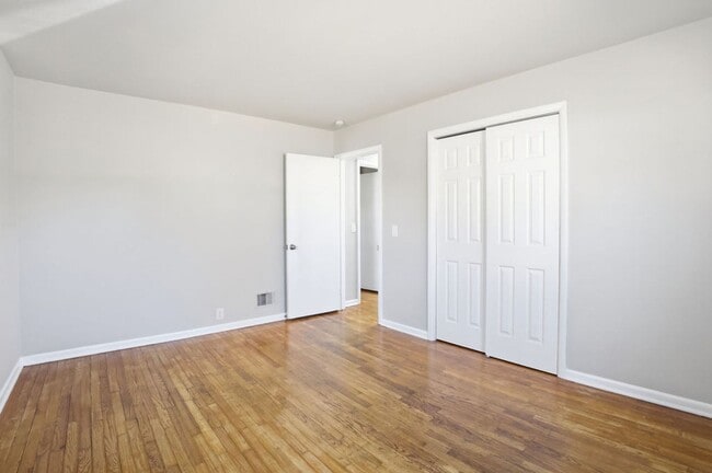 Building Photo - Spacious 3-Bed Home with Finished Basement and Extra Room