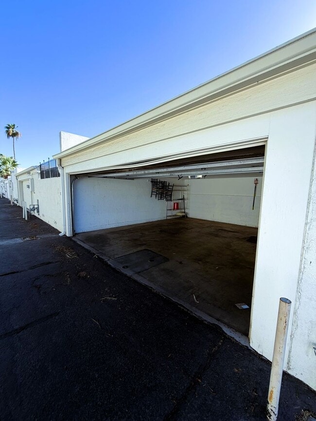 Building Photo - 7752 E Camelback Rd