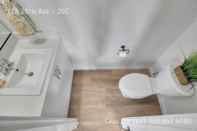 Building Photo - 128 SE 28th Ave