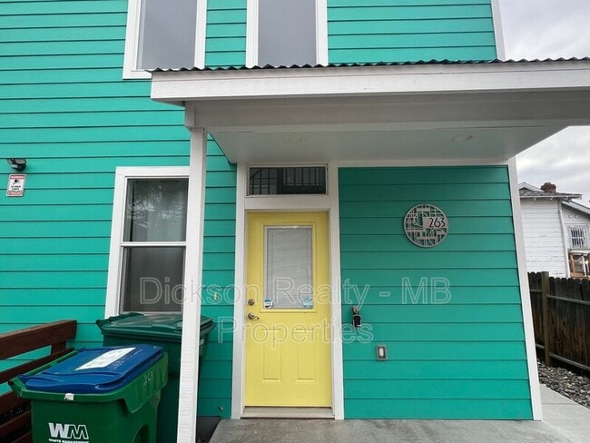 Building Photo - 263 Thoma St