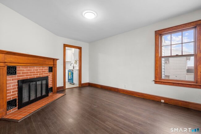 Building Photo - 37 Byrneside Ave