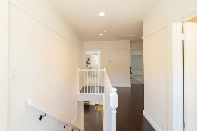 Building Photo - 6407 Dix St