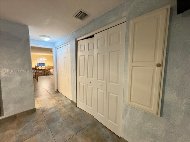 Building Photo - 786 Bostwick Dr