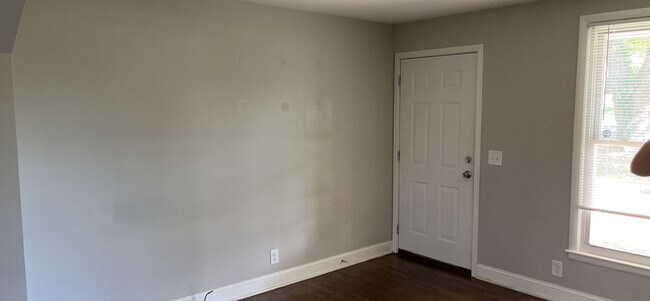 Building Photo - Great 2 Bed 1 Bath Home in East Nashville!
