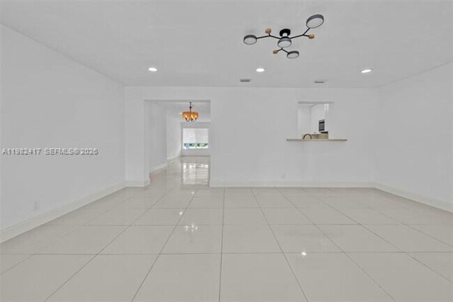 Building Photo - 104 SW 7th St