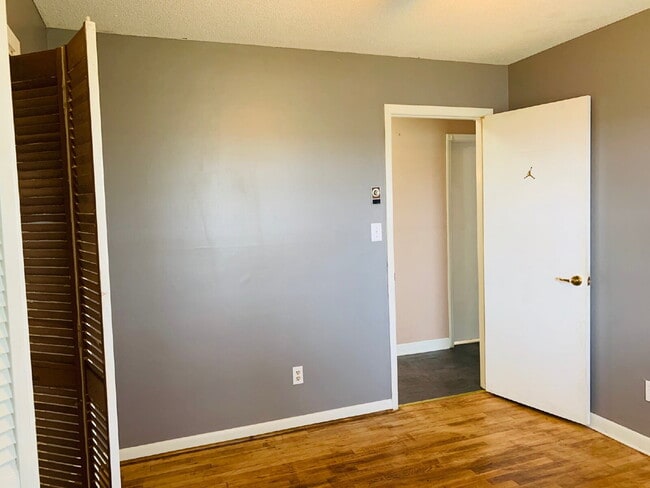 Building Photo - CUTE 3 BR, 1 BA BRICK HOME IN CONVENIENT MT OLIVE LOCATION