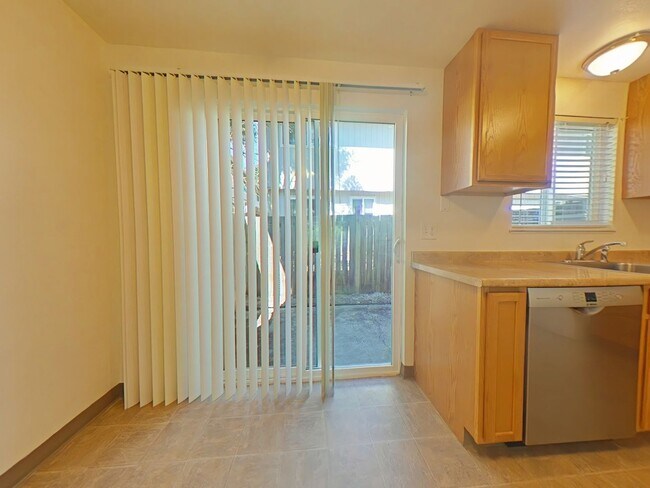 Building Photo - WINTER SPECIAL ~ $690 OFF FIRST MONTH RENT