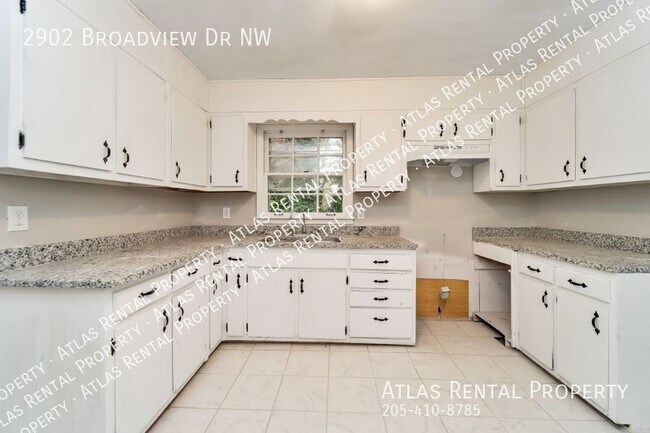 Building Photo - 2902 Broadview Dr NW