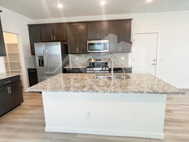 Building Photo - 1365 W Bluejay Dr