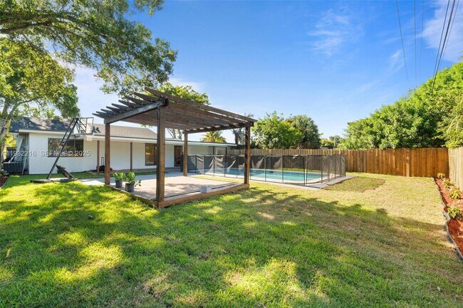 Building Photo - 1516 SW 30th Terrace