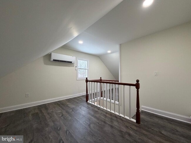 Building Photo - 197 Main St