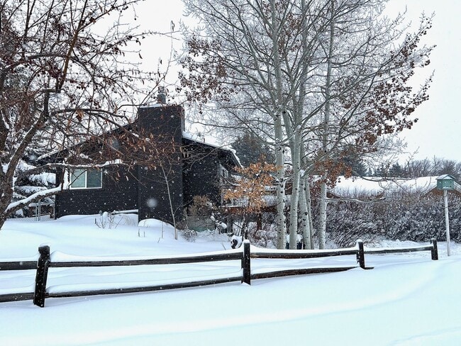 Building Photo - Beautiful Home on Bozeman's East Side