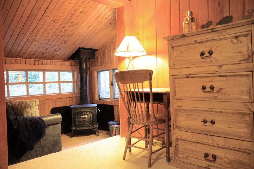 Primary Bedroom & Nook - 2927 Riverside Dr