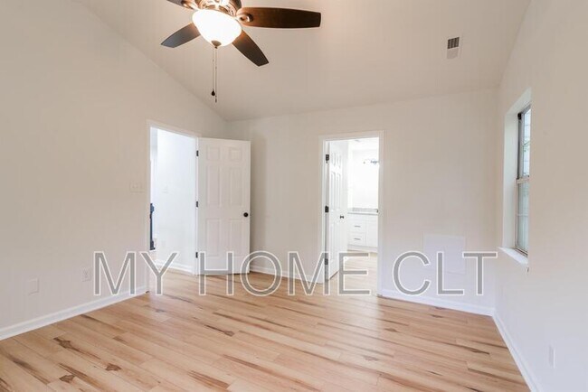 Building Photo - 8413 Woodford Bridge Dr