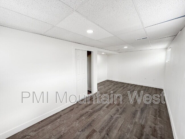 Building Photo - 1011 Claremont Dr