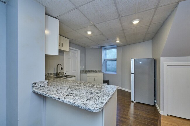 Building Photo - 34 Greenleaf St
