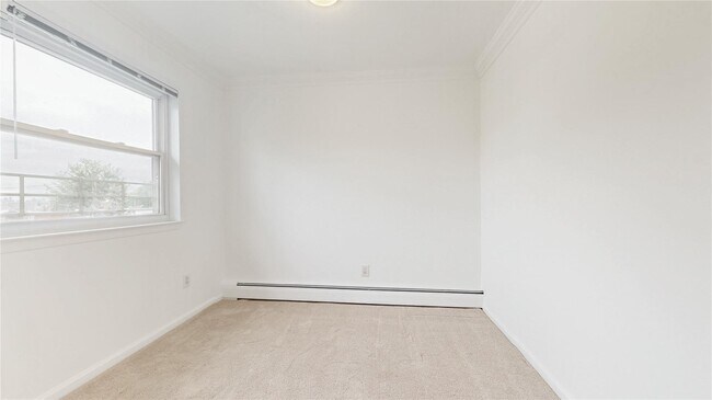 Building Photo - 56-25 Remsen Pl